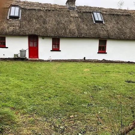 Sweet Meadow A Delightful Romantic Thatched By River Shannon On 4 Acres Is For Peace Party Family Or Work From Hébergement de vacances