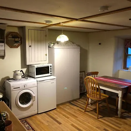 Sweet Meadow A Delightful Romantic Thatched By River Shannon On 4 Acres Is For Peace Party Family Or Work From 別荘 Rooskey