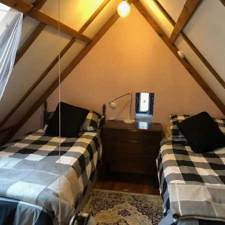 Ferienhaus Sweet Meadow A Delightful Romantic Thatched By River Shannon On 4 Acres Is For Peace Party Family Or Work From