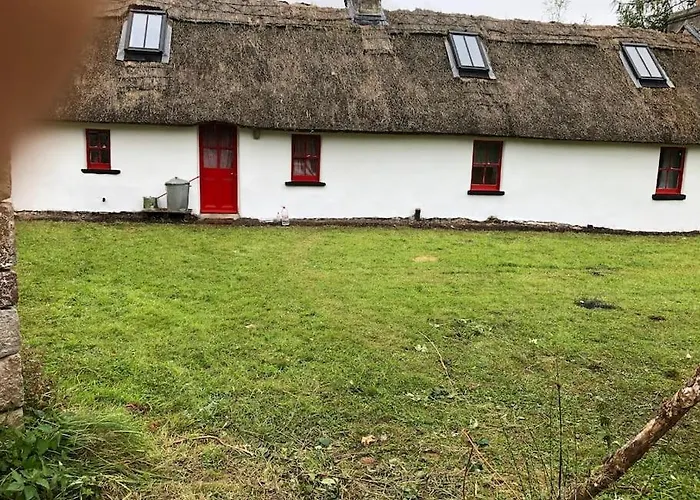Sweet Meadow A Delightful Romantic Thatched By River Shannon On 4 Acres Is For Peace Party Family Or Work From Tatil Evi