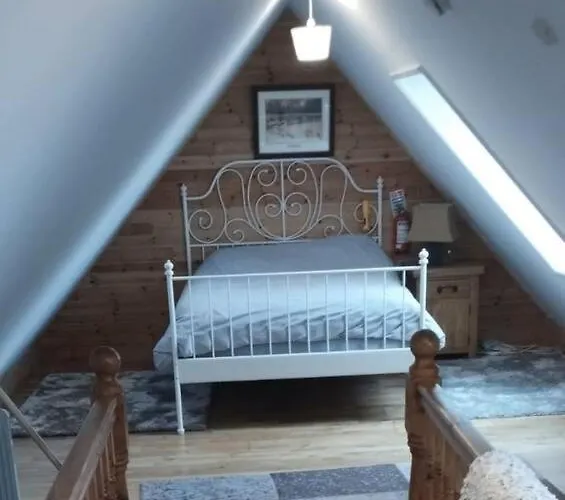 Sweet Meadow A Delightful Romantic Thatched By River Shannon On 4 Acres Is For Peace Party Family Or Work From * Rooskey